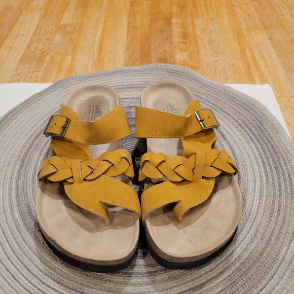 Cliffs by WHITE MOUNTAIN Shoes - 🟡EUC~ CLIFFS WHITE MOUNTAIN SANDAL